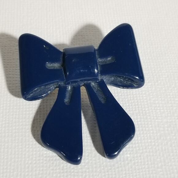 Vintage blue bow brooch (looks green under black light) - Picture 11 of 11